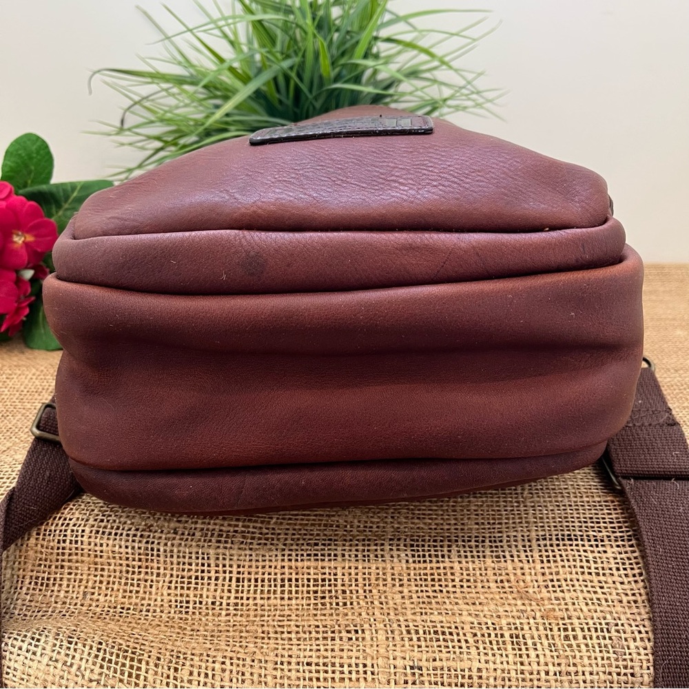 Duluth Trading Co Brown Leather Crossbody Travel Bag - Picture 8 of 16